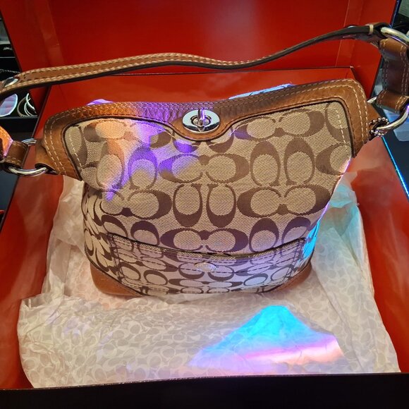 COACH Vintage Chelsea Turnlock Hobo Handbag (10981) w/Original Box and Dust Bag - Picture 7 of 16